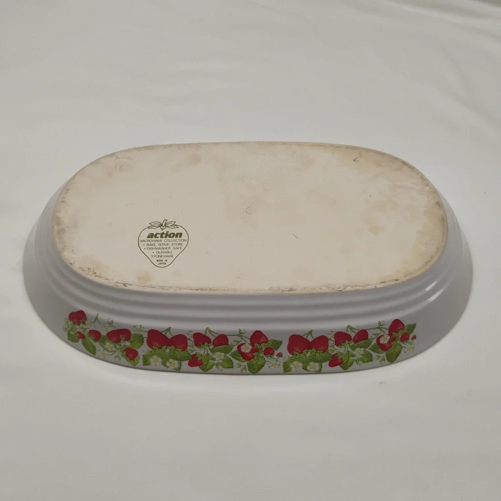 Action Vintage Strawberry‎ Stoneware Divided Platter Ovenware CottageCore Japan